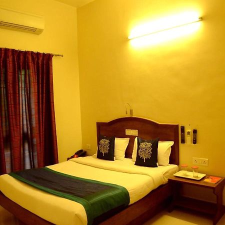 Hotel Ashiyana Пуна Экстерьер фото
