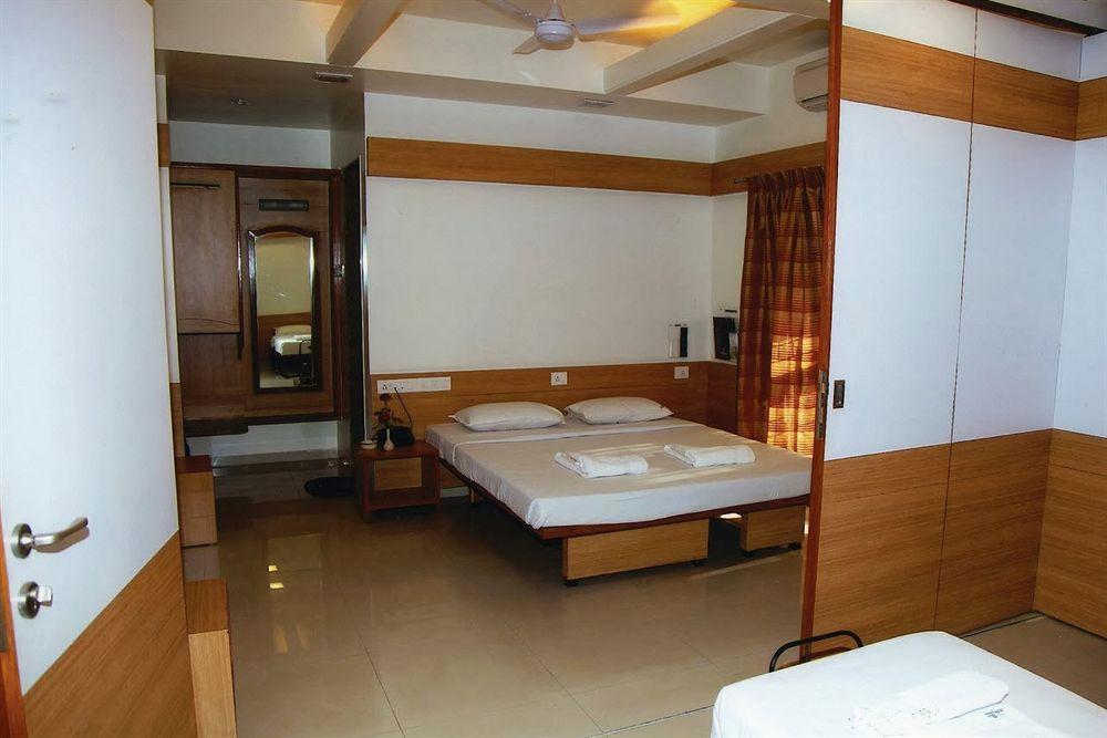 Hotel Ashiyana Пуна Экстерьер фото