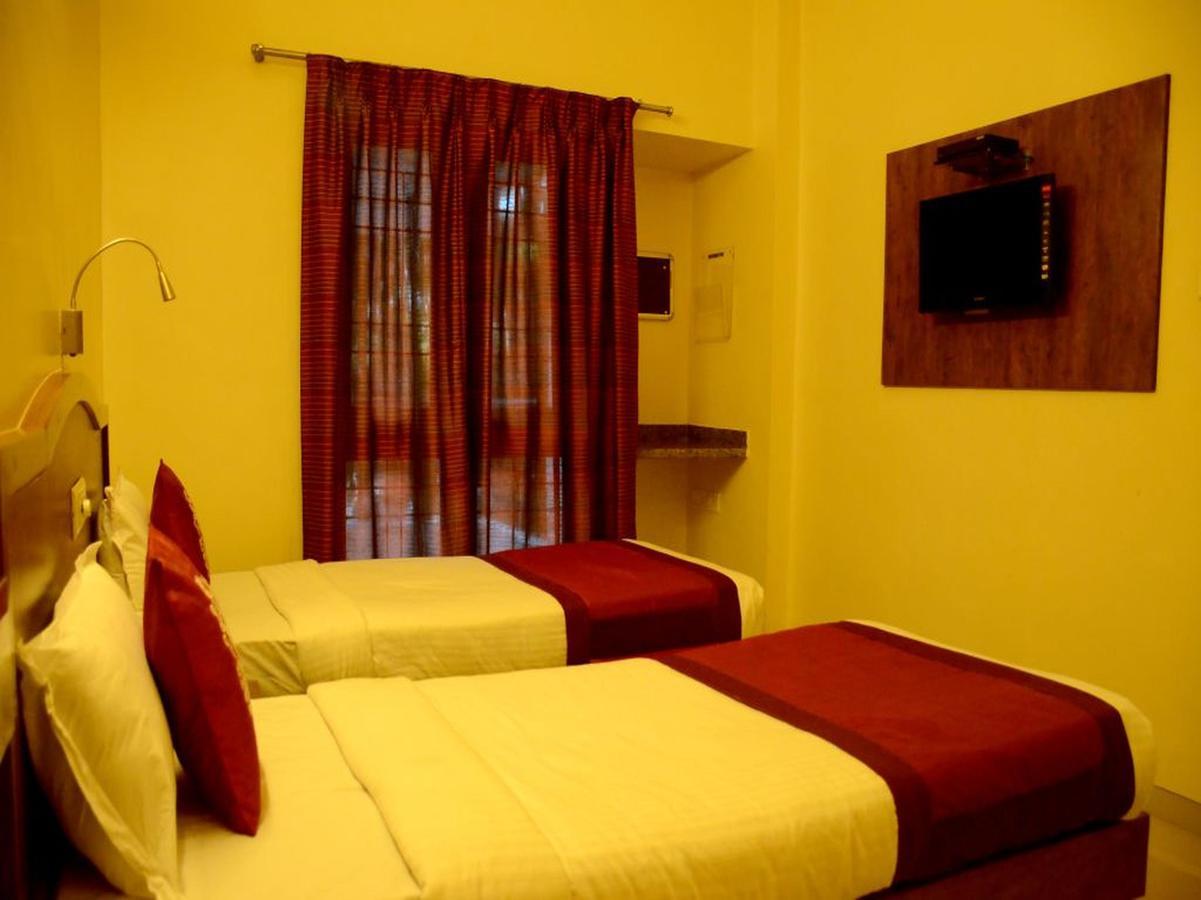 Hotel Ashiyana Пуна Экстерьер фото